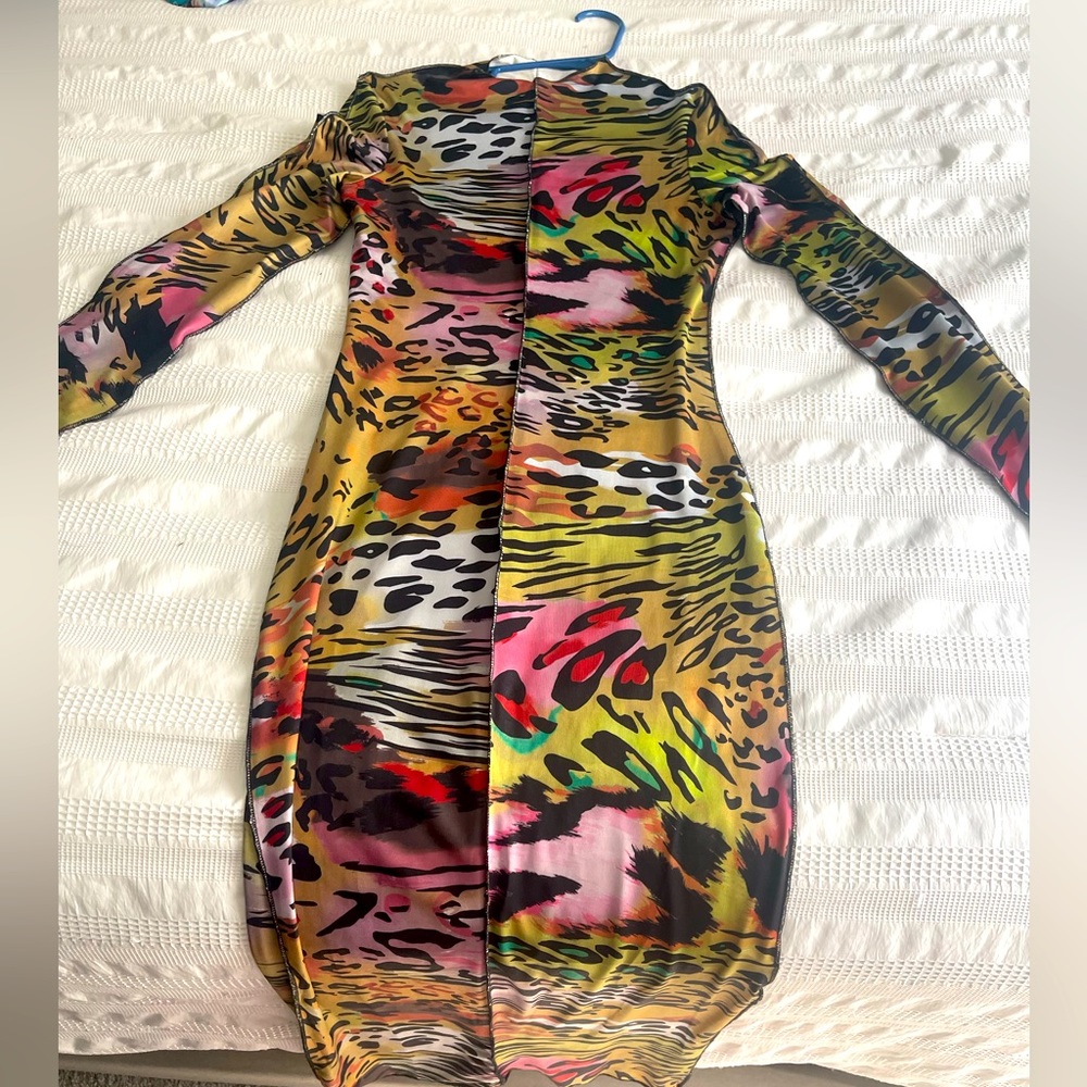 Medium sized tight fitting body on dress. This dress stops above your ankles.